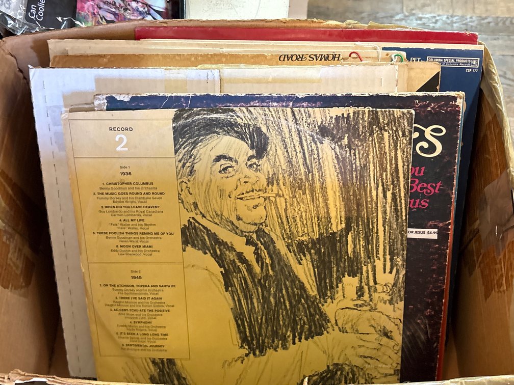 LOT OF VARIOUS RECORD ALBUMS
