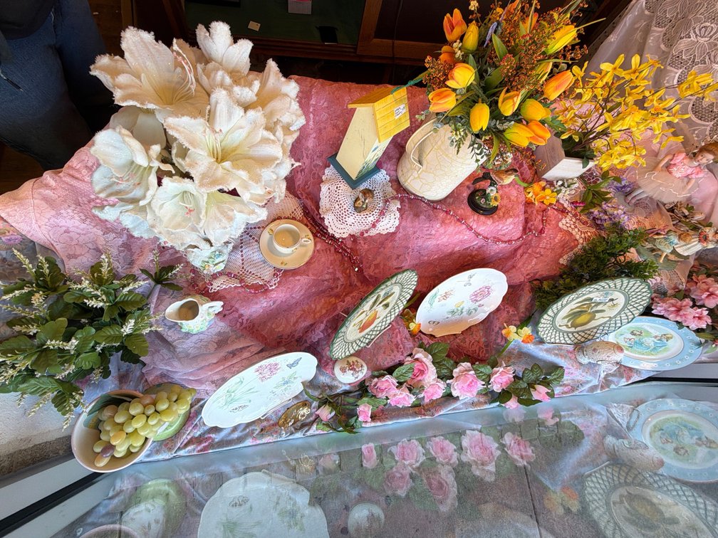 DECORATIVE PLATES, FLORAL DECOR, ETC.