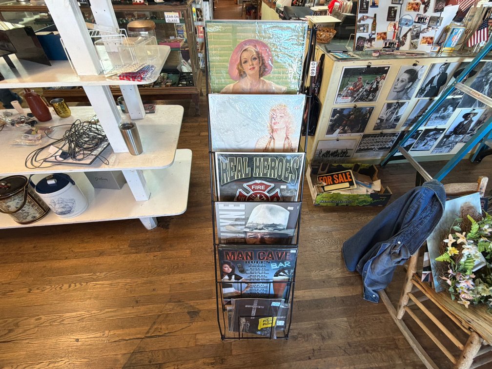DISPLAY RACK WITH METAL SIGNS