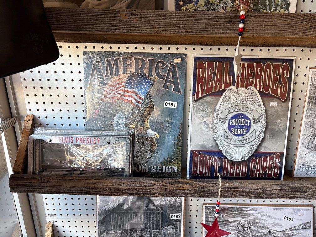 (2) PRINTS & ELVIS LICENSE PLATES