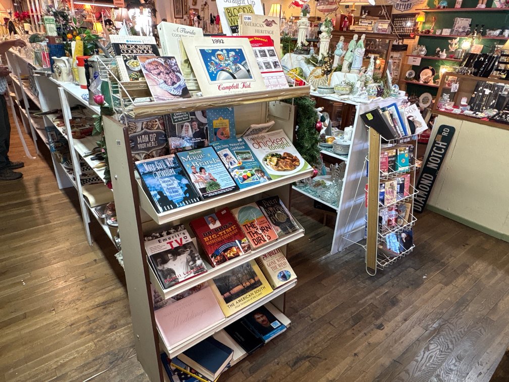 LOT OF VARIOUS BOOKS