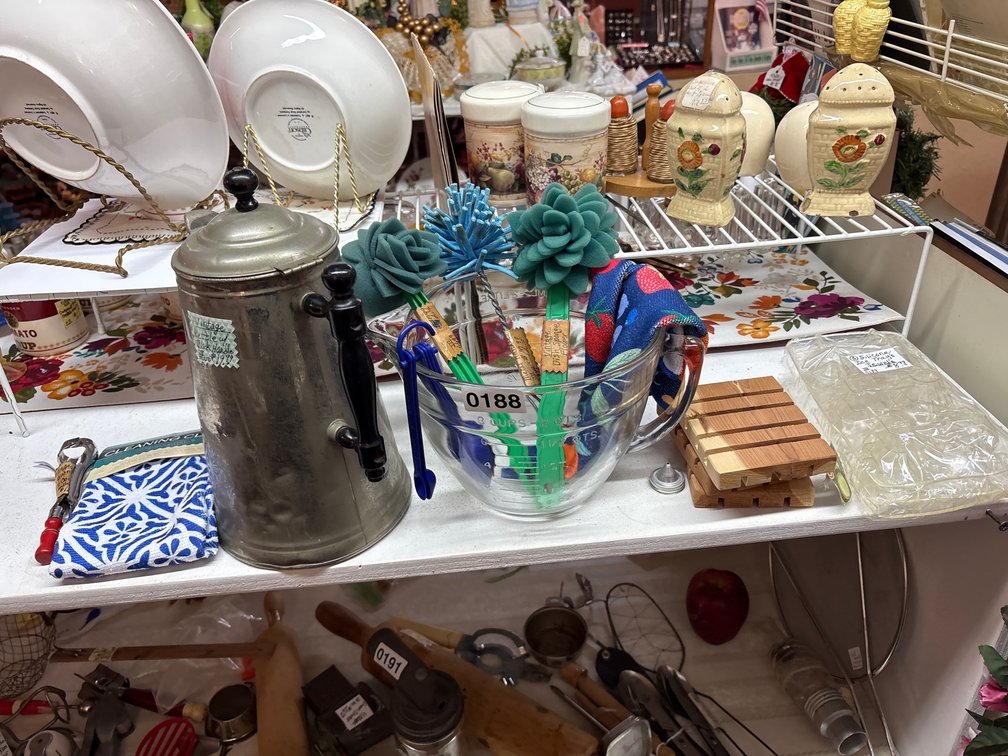LOT OF VARIOUS VINTAGE ITEMS