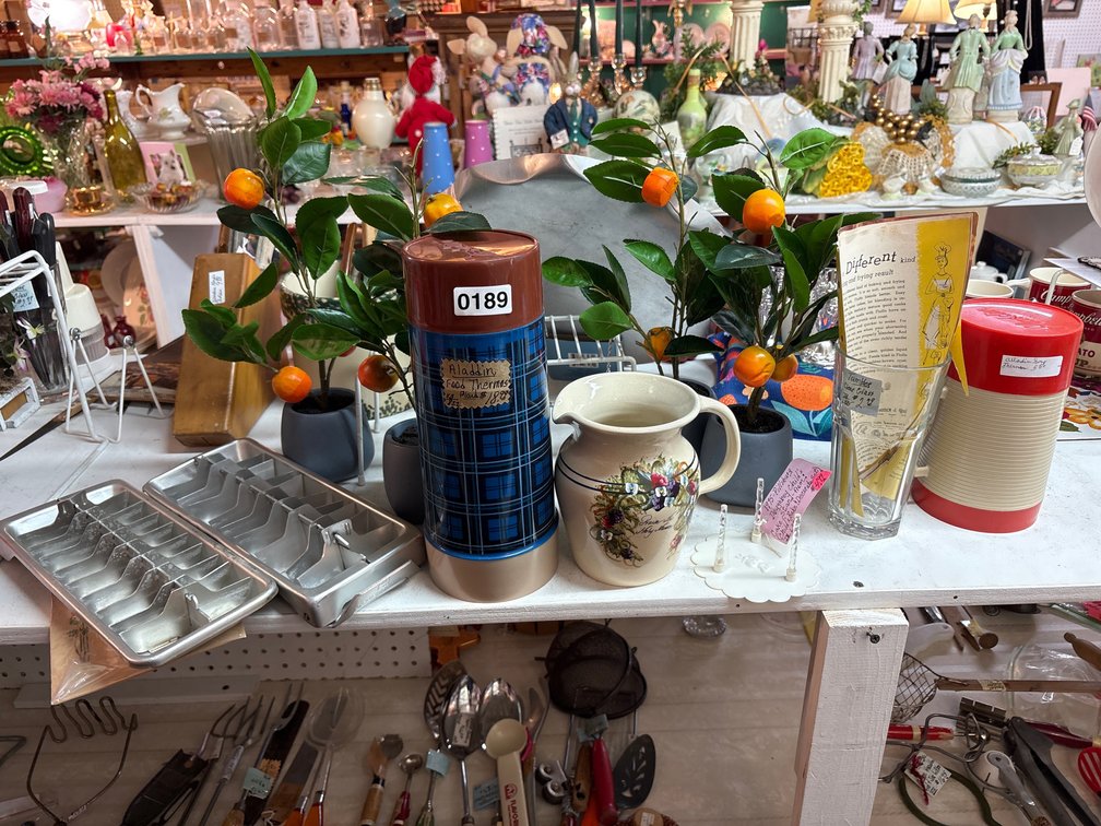 LOT OF VARIOUS VINTAGE ITEMS