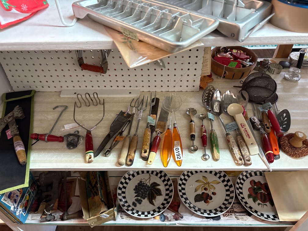 LOT OF VARIOUS VINTAGE ITEMS