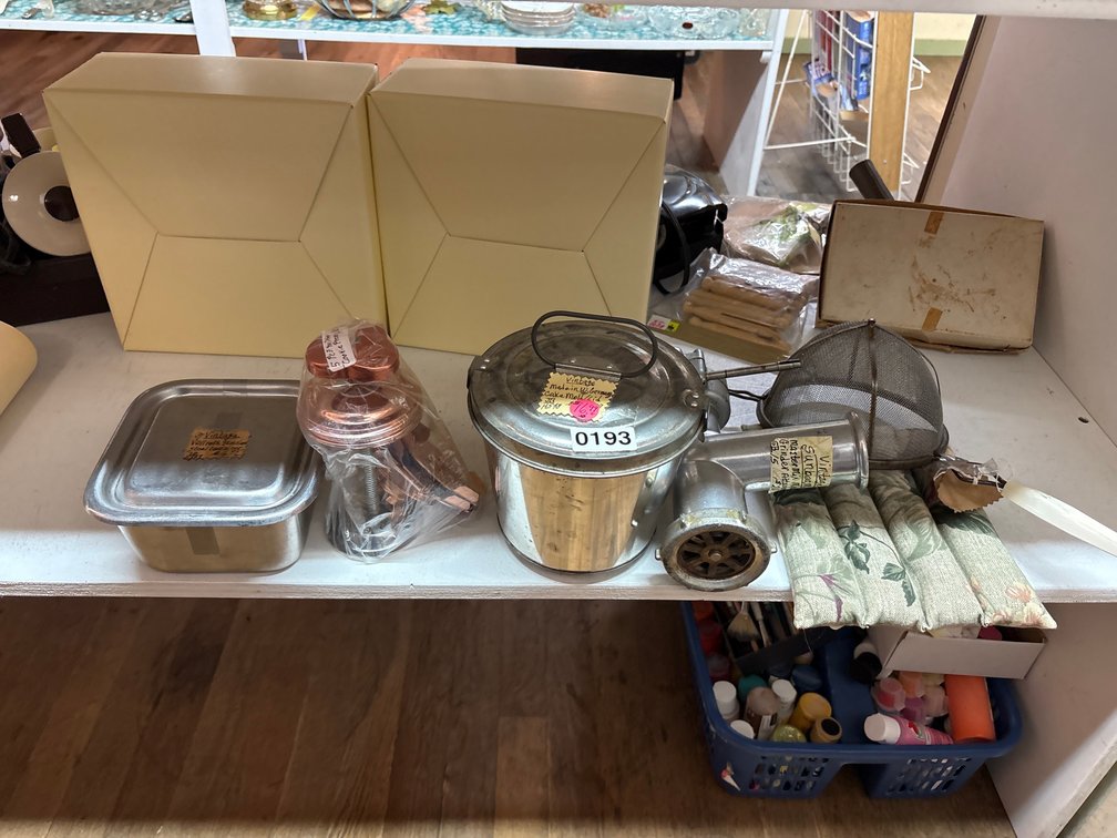 LOT OF VARIOUS VINTAGE ITEMS