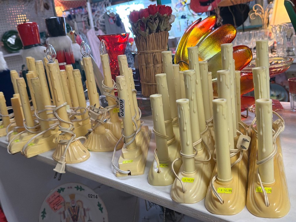LOT OF VINTAGE ELECTRIC CHRISTMAS CANDLES