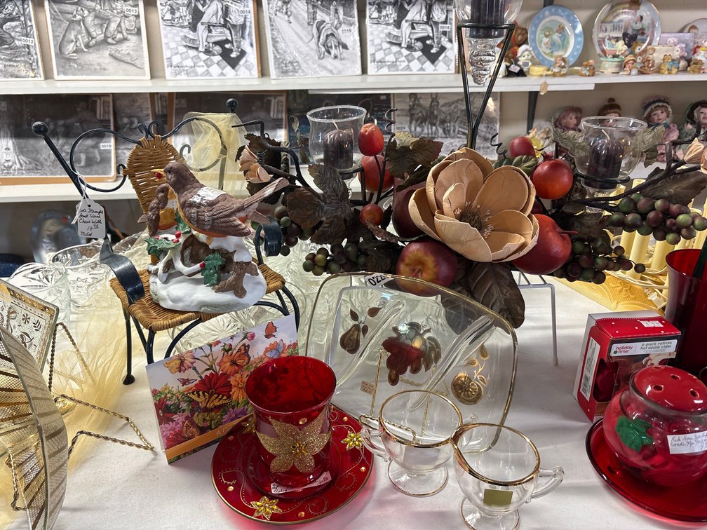 LOT OF VARIOUS DECOR, ETC.