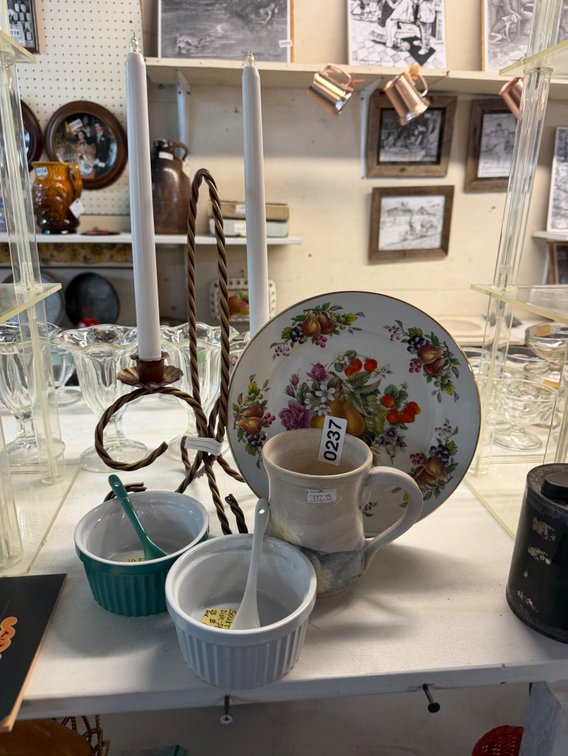 DECORATIVE PLATE, SOUFFLÉ DISHES, CANDLE HOLDERS, MUG