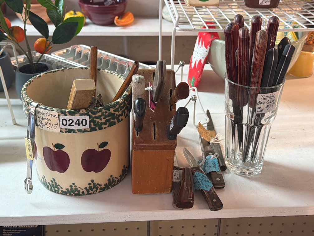 UTENSIL HOLDER , KNIVES , ETC