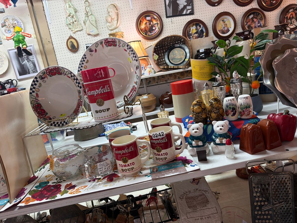 LOT OF CAMPBELLS MUGS , GLOBE GLASSES , ETC