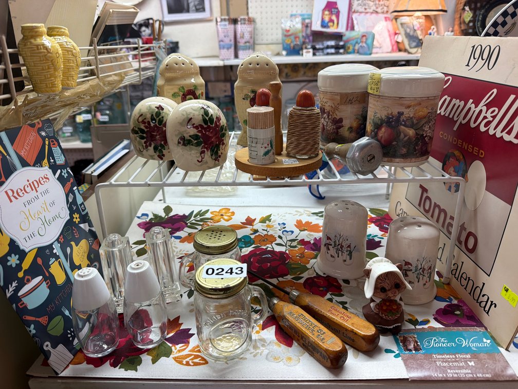 LOT OF SALT AND PEPPER SHAKERS