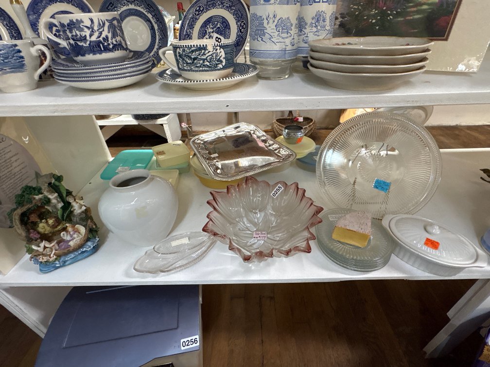 LOT OF VARIOUS VINTAGE GLASSWARE