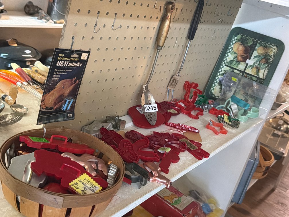 LOT OF COOKIE CUTTERS