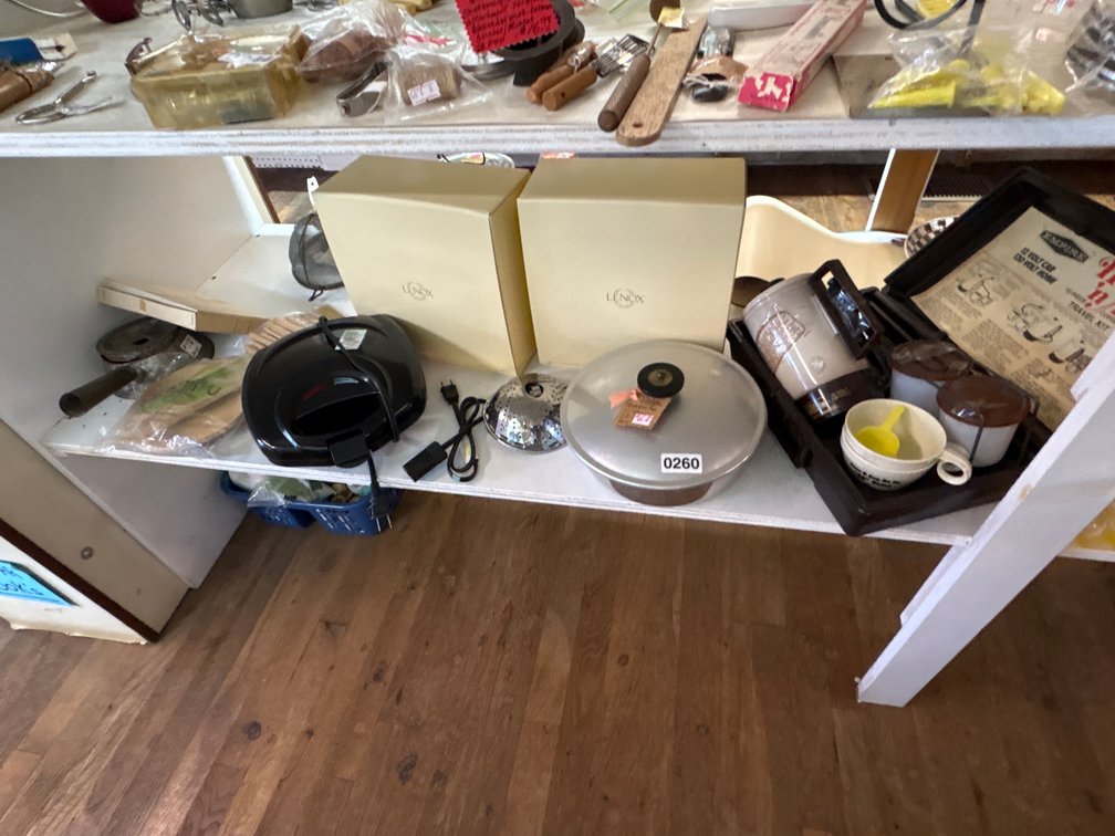 LOT OF VARIOUS VINTAGE ITEMS