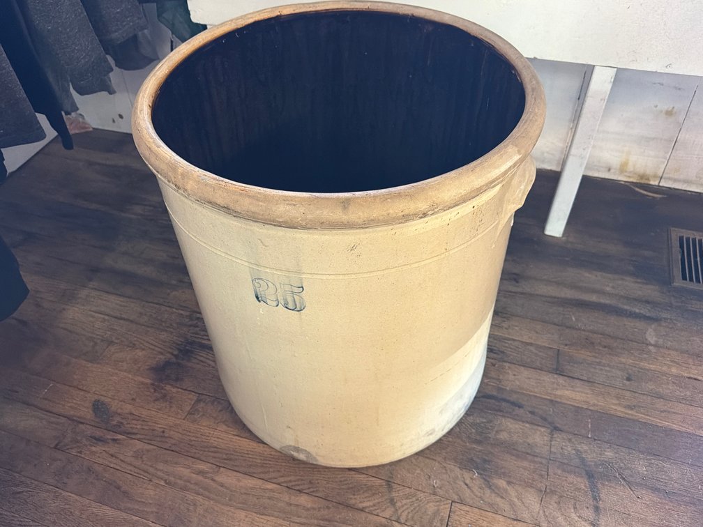 LARGE #25 CROCK