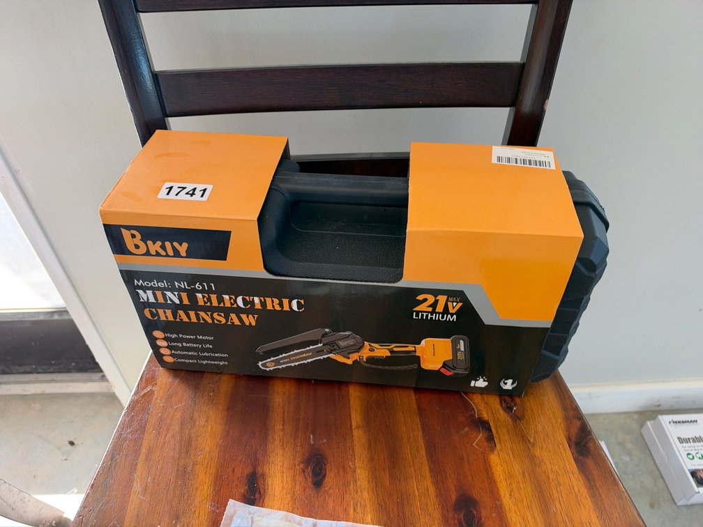 MINI CORDLESS CHAINSAW
