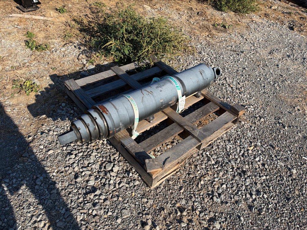 UNUSED HOIST CYLINDER FOR 16’ DUMP BED