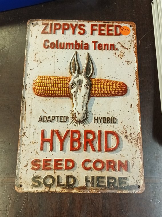 ZIPPYS FEEDS SIGN