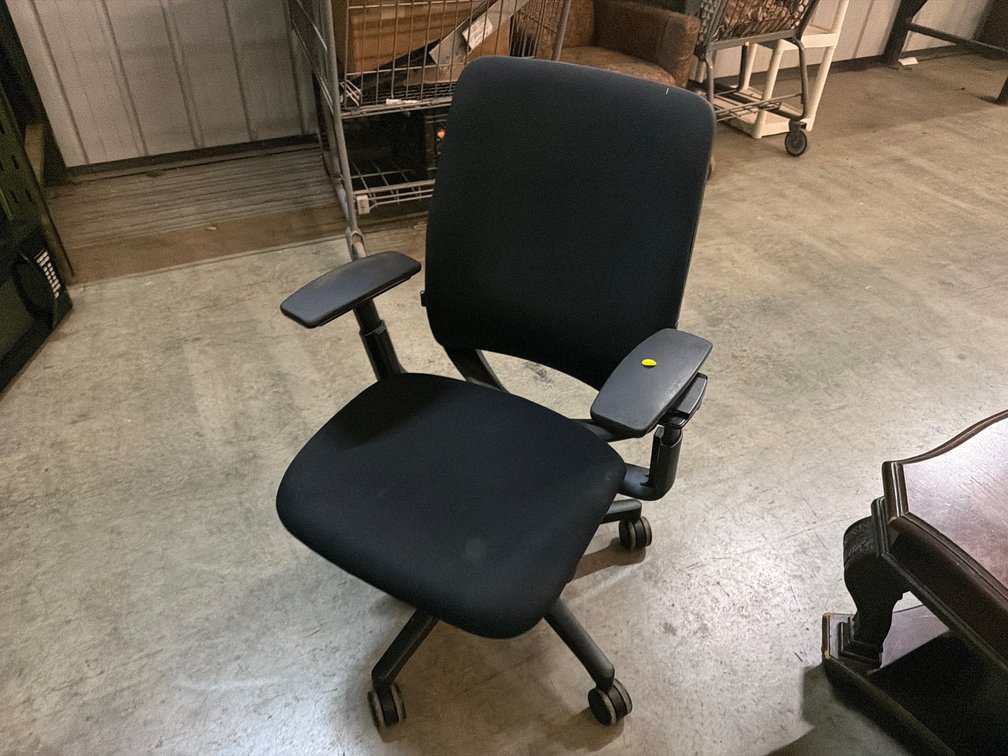 OFFICE CHAIR