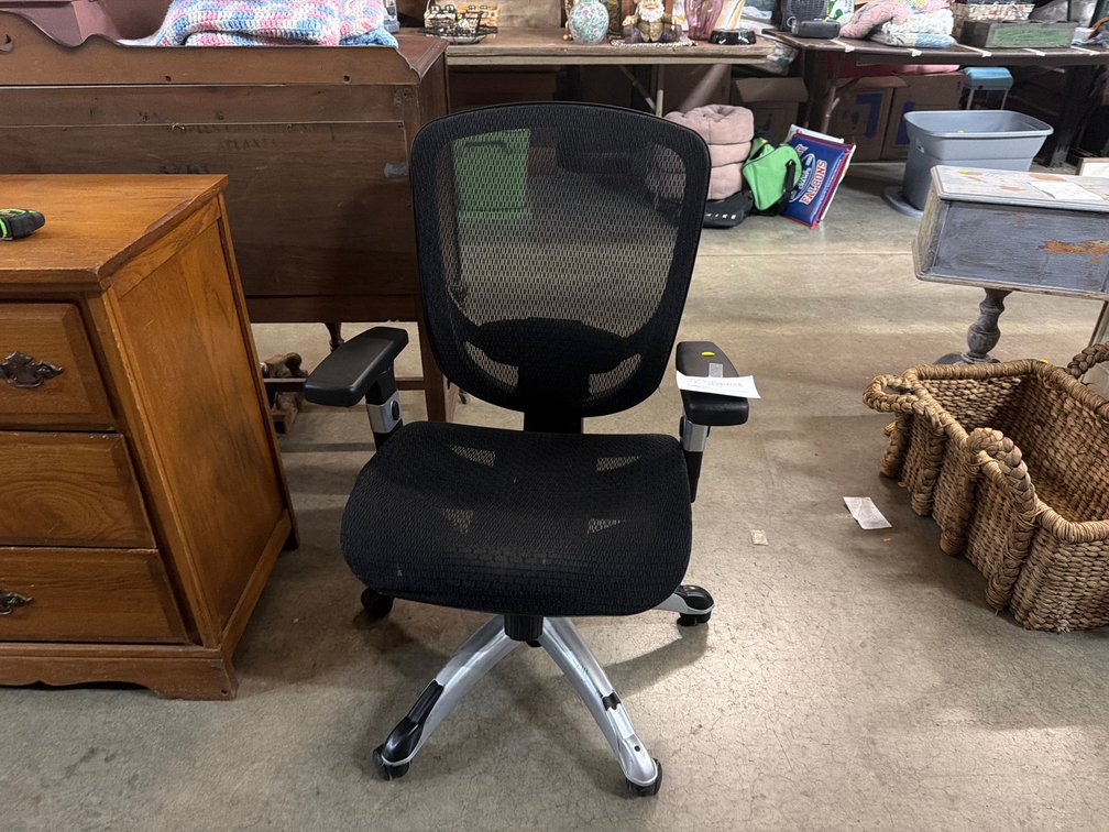 OFFICE CHAIR