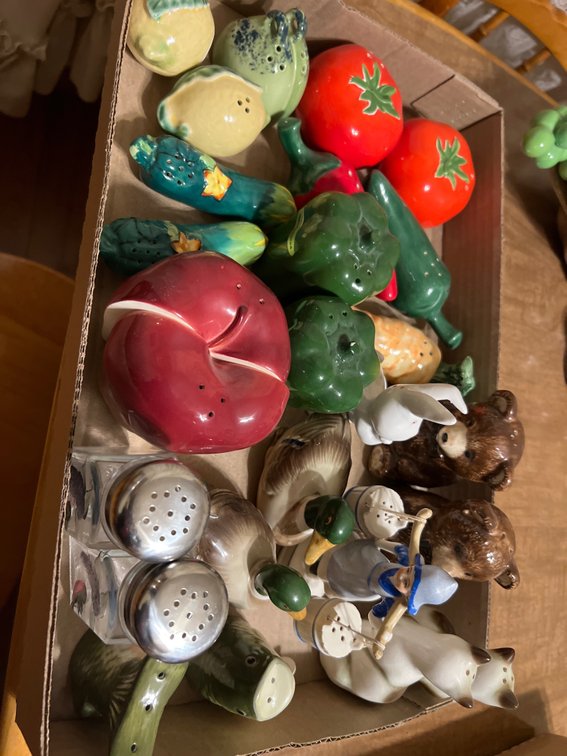 LOT OF SALT AND PEPPER SETS