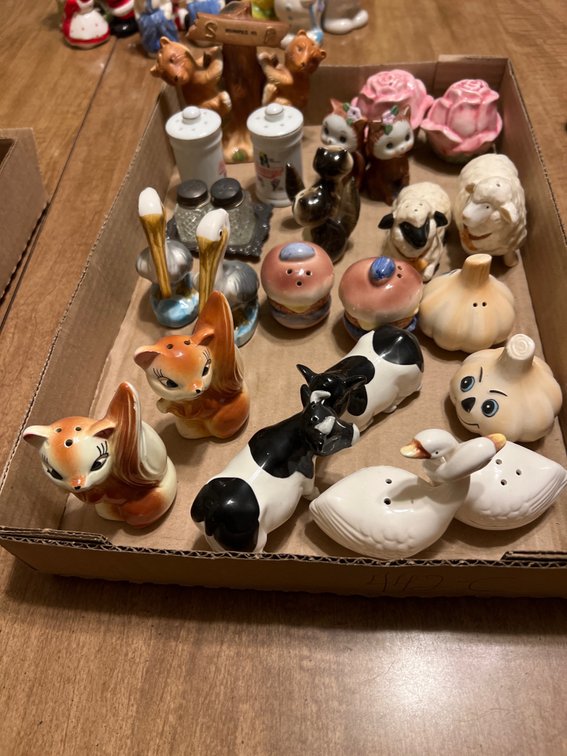 LOT OF SALT AND PEPPER SETS