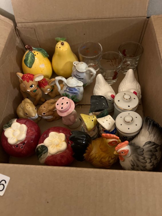 LOT OF SALT AND PEPPER SETS