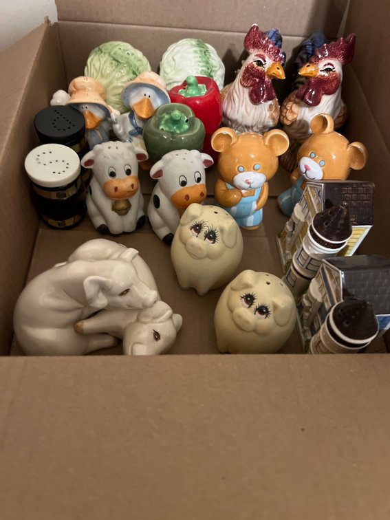 LOT OF SALT AND PEPPER SETS