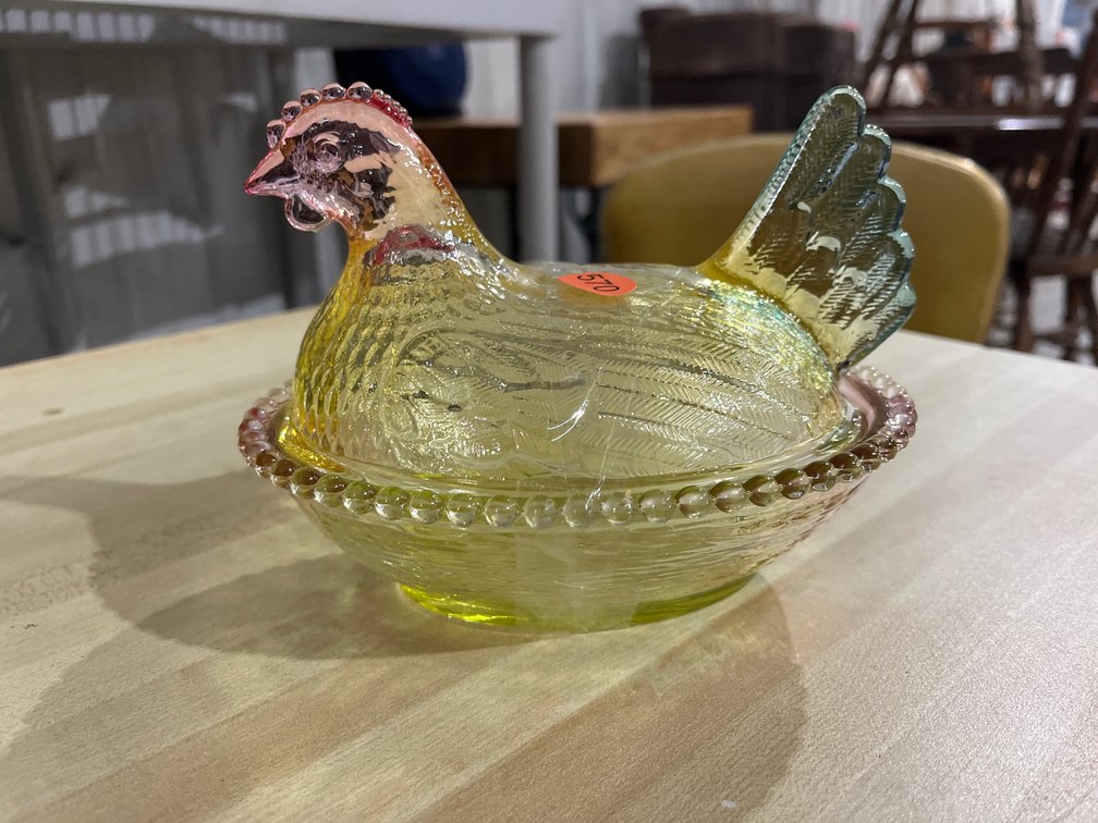 GLASS HEN ON NEST
