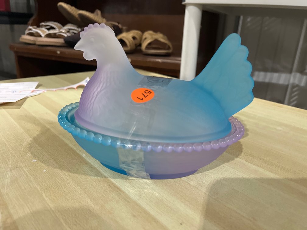 GLASS HEN ON NEST