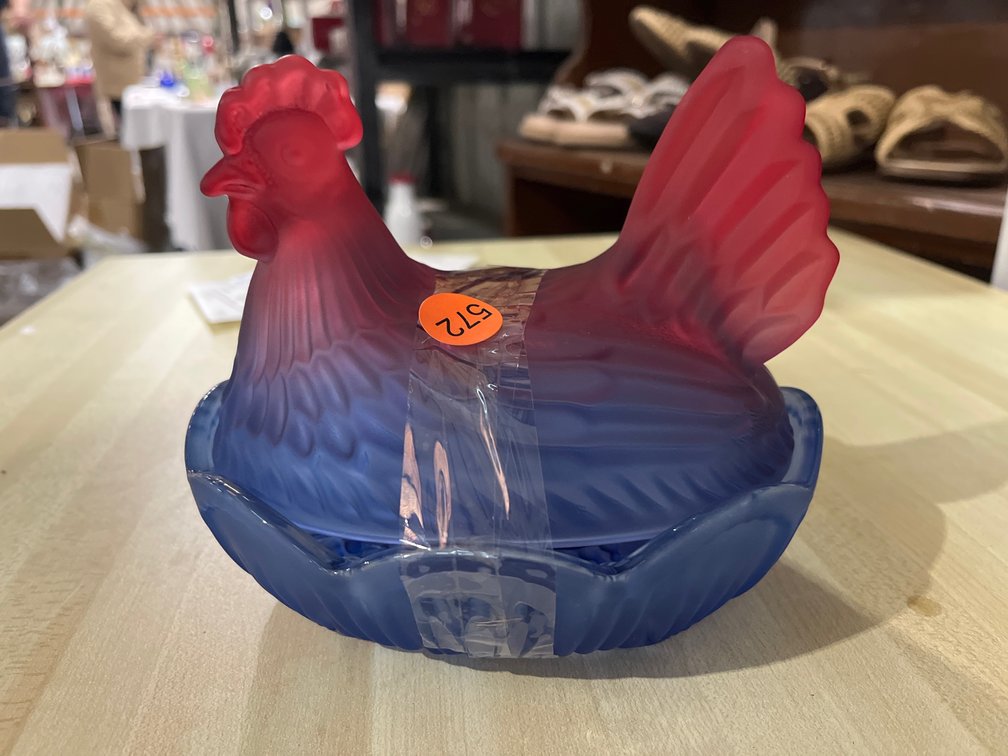 GLASS HEN ON NEST