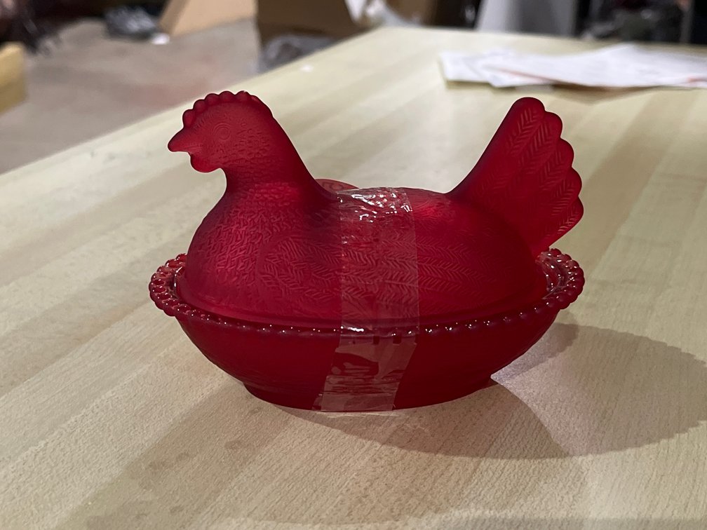 GLASS HEN ON NEST