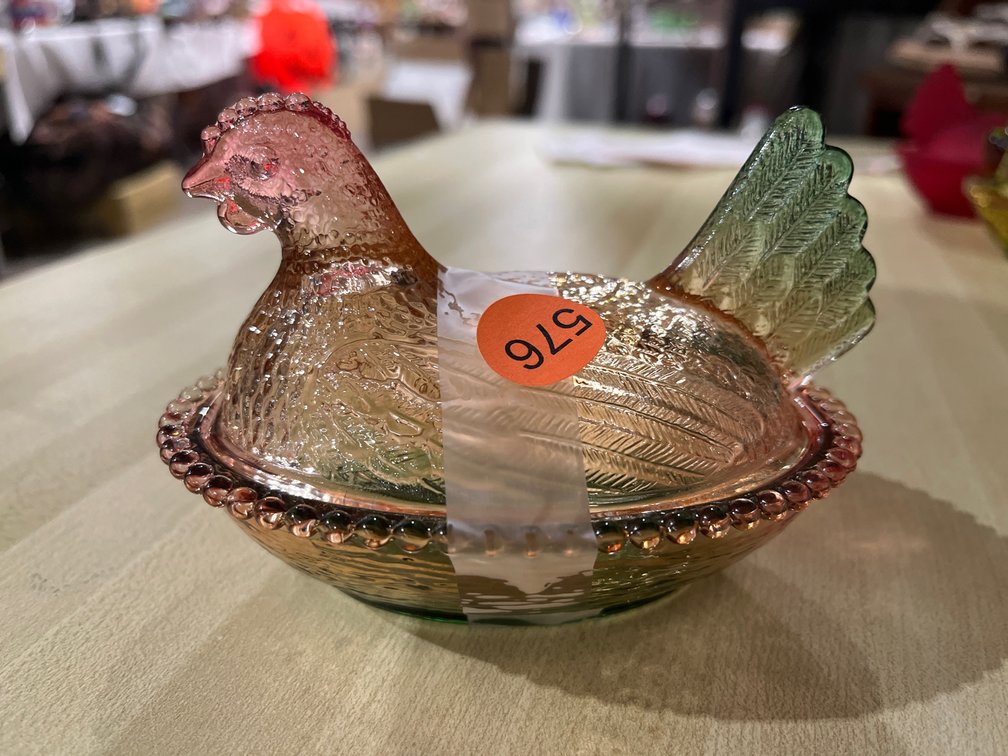 GLASS HEN ON NEST