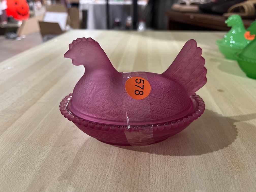 GLASS HEN ON NEST
