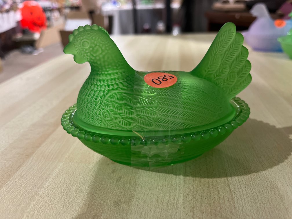 GLASS HEN ON NEST