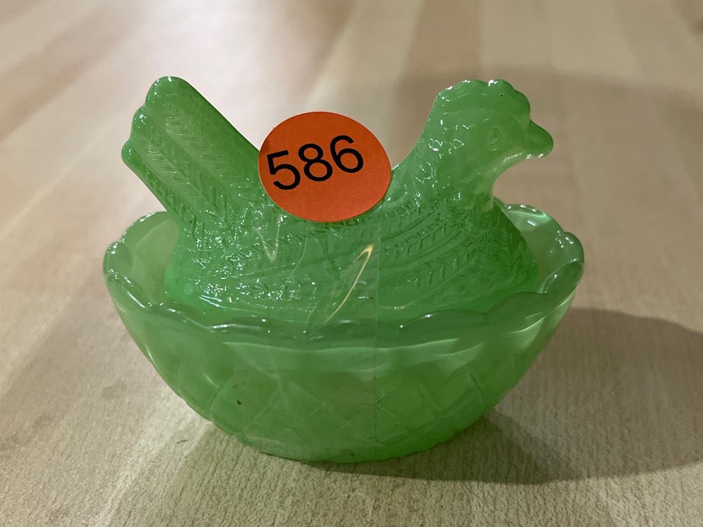 GLASS HEN ON NEST
