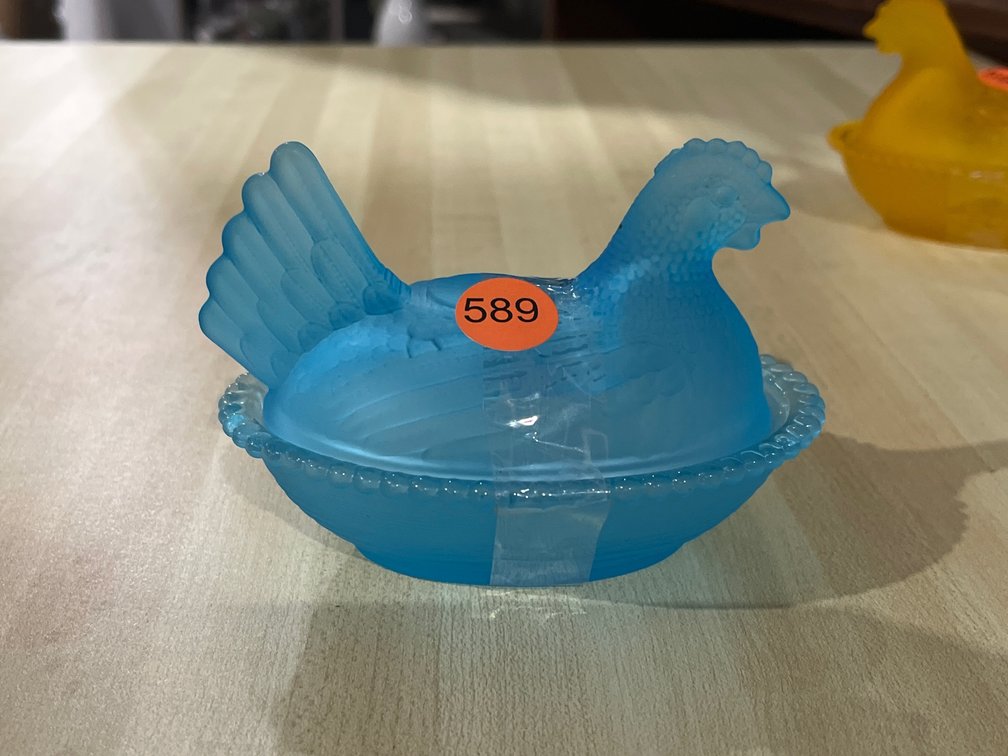 GLASS HEN ON NEST