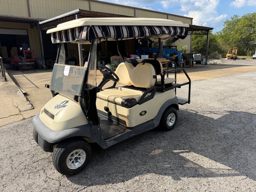 CLUB CAR GOLF CART