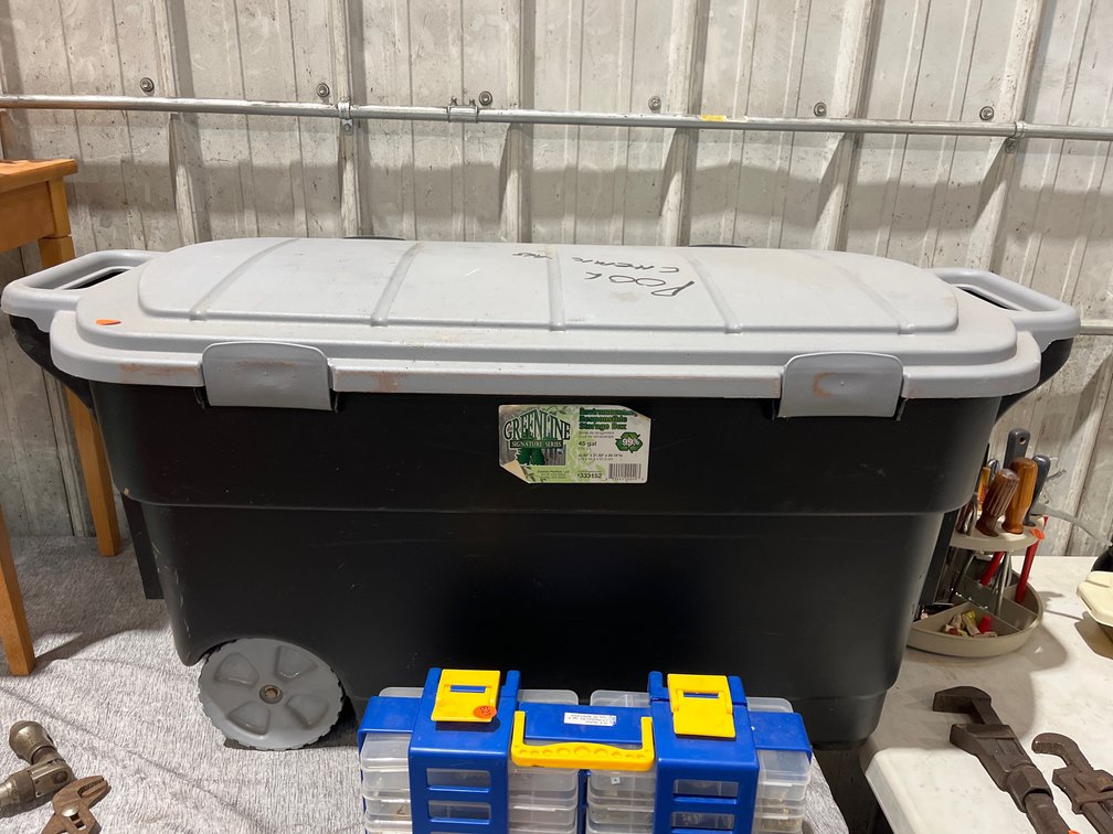 ROLLING TOTE WITH LID, 45 GALLON