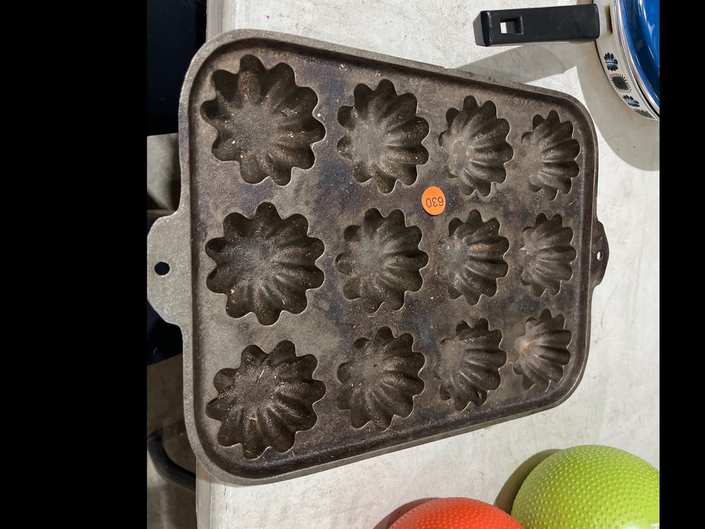 CAST IRON MUFFIN PAN
