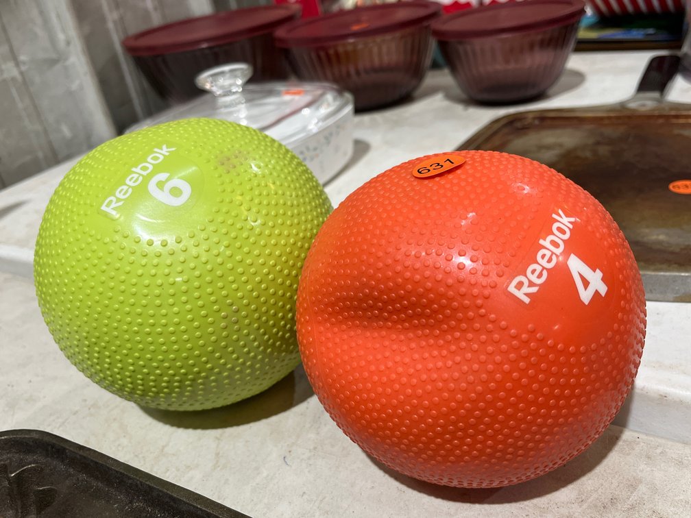 4LB AND 6LB MEDICINE FITNESS BALL