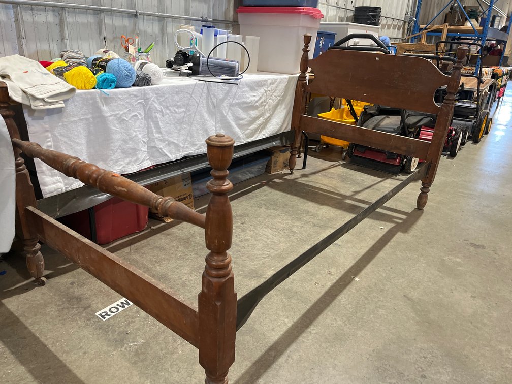 ANTIQUE TWIN BED