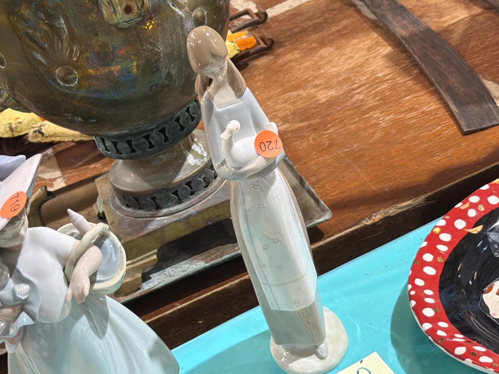 LLADRO NAO GIRL HOLDING DUCK FIGURE