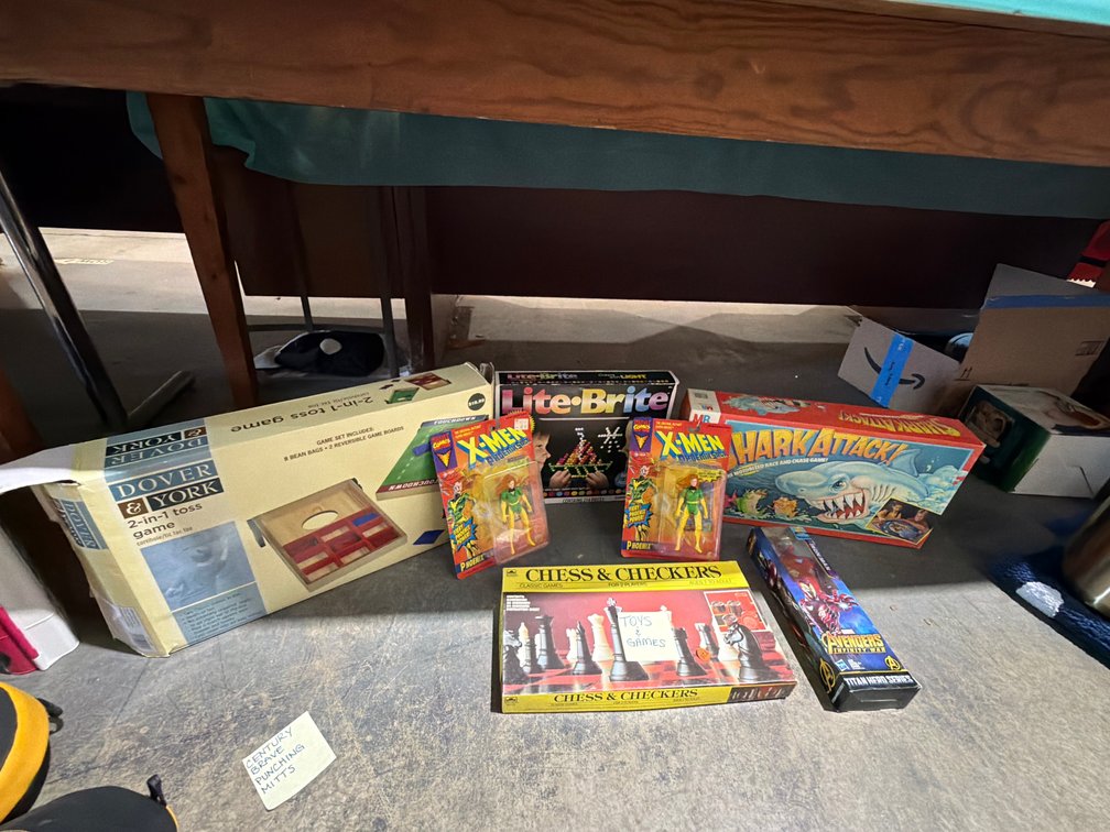 LOT OF GAMES AND ACTION FIGURES