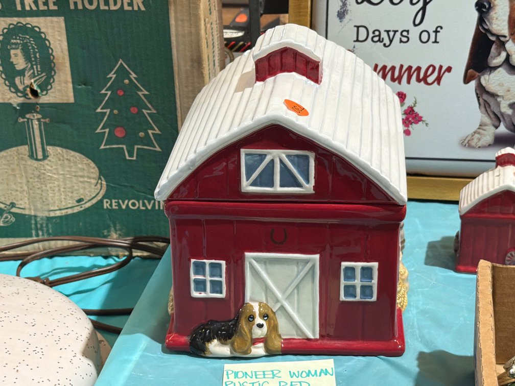 PIONEER WOMAN RUSTIC RED BARN COOKIE JAR WITH CHARLIE