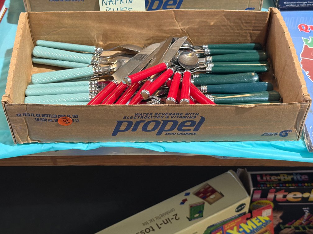 LOT OF FLATWARE
