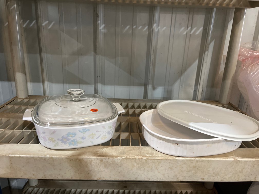 (2) CORNING WARE CASSEROLES WITH LIDS