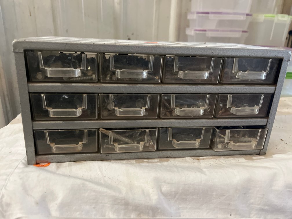 METAL ORGANIZER WITH CONTENTS