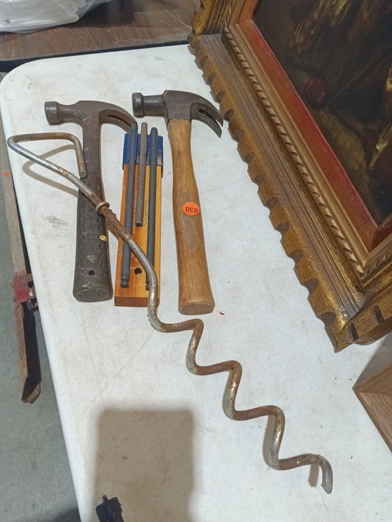 ELECTRIC SAW AND OTHER TOOLS LOT