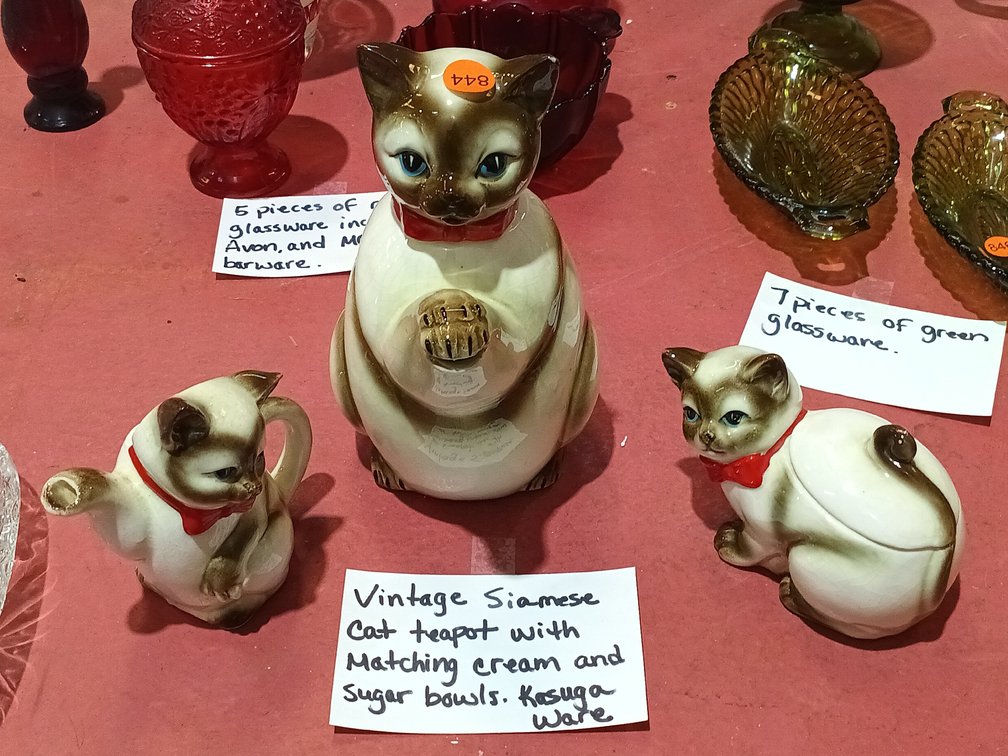 VINTAGE SIAMESE TEA POT WITH MATCHING CREAM/SUGAR BOWLS